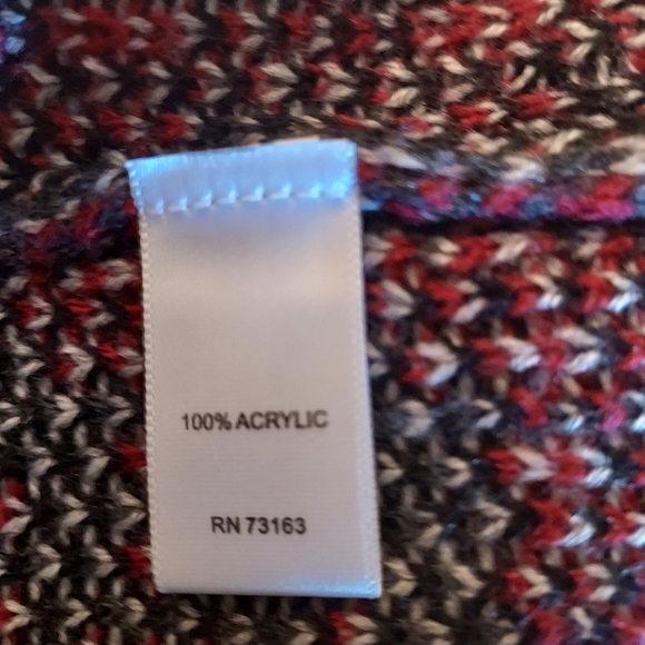 Grey & Burgundy Acrylic Cardigan with Greek Key Pattern Design. - Picture 11 of 12